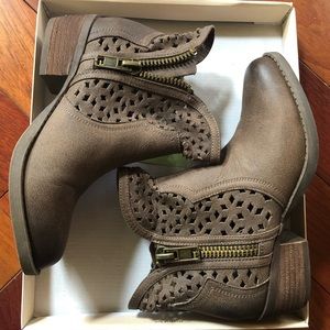 NWT Not Rated Etta Booties
